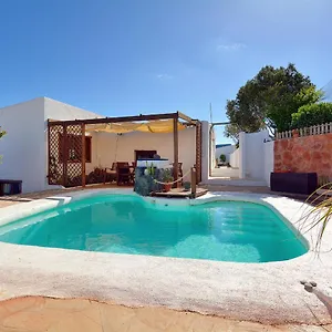 https://rural-villa-canaria-under-volcan.in-canary-islands.com